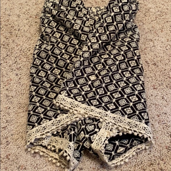 Adorable black and cream crocheted shorts - Picture 4 of 7